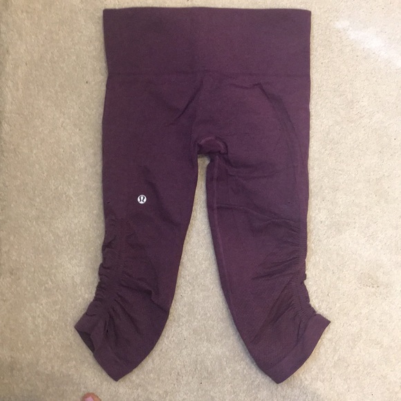 LULULEMON flow & go ruched crop legging - Mulberry - Picture 2 of 3